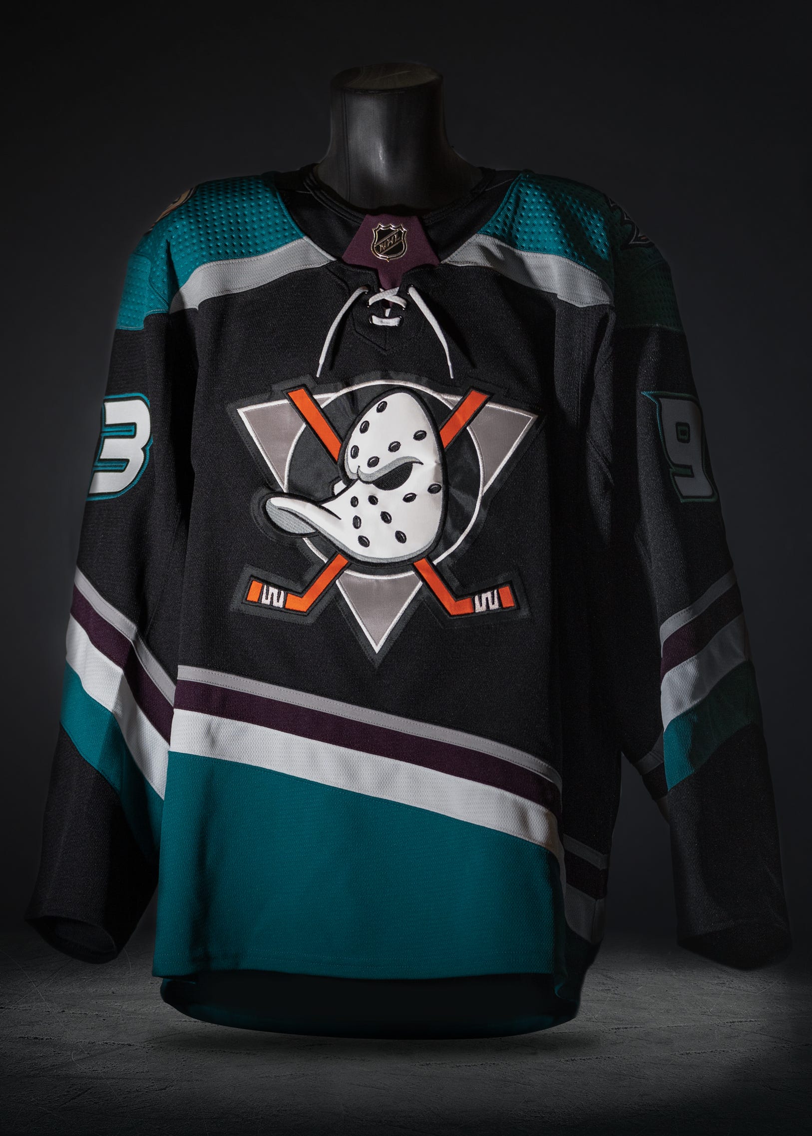 Anaheim Ducks unveil Mighty Ducks